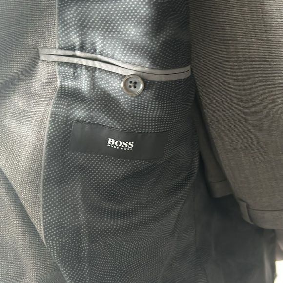 Hugo Boss Brown Suit 42 R (US size) - Picture 2 of 6